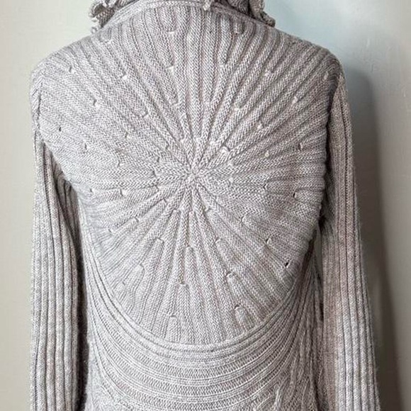 Wool Knit Ruffle Cardigan - Picture 4 of 7